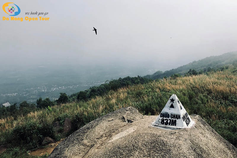 Nghe HDV thuyết mình về Núi Chứa Chan