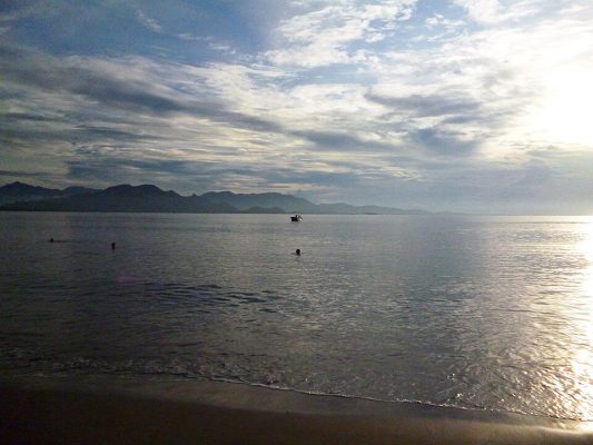 Hình ảnh đại diện: Điểm Đến Du Lịch Biển Việt Nam: Top 8 Bãi Biển Đẹp Nhất Nên Ghé Thăm Năm 2026