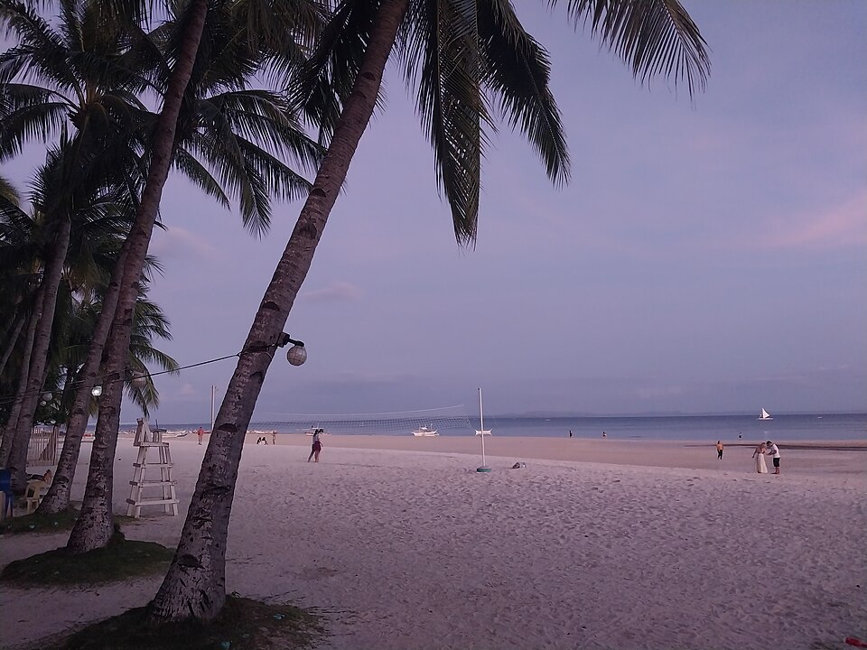 Hình ảnh đại diện: Đồ Dùng Cần Mang Khi Đi Tour Biển Đảo - Checklist Đầy Đủ