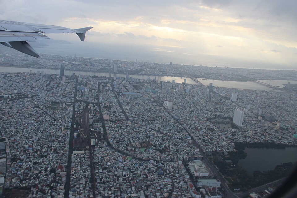 Hình ảnh đại diện: Kinh Nghiệm Du Lịch Biển Miền Trung: Mùa Nào Đẹp Nhất Và Cần Chuẩn Bị Gì?