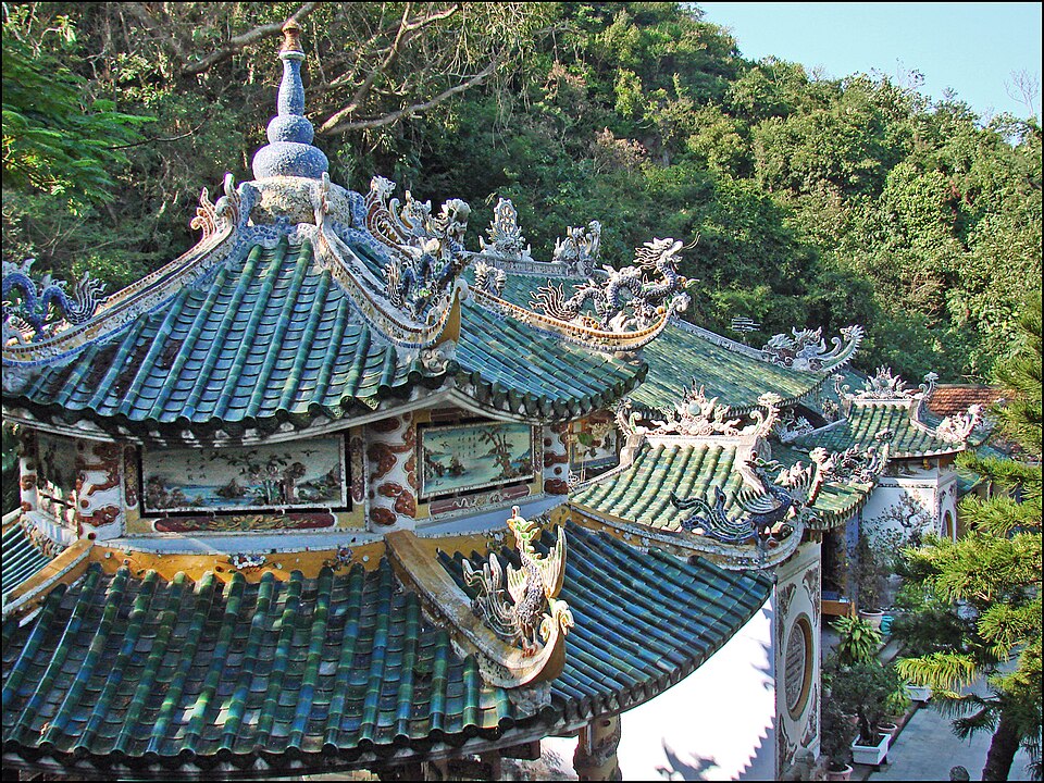 Hình minh họa: Tour Guide Benefits: Why Hire a Guide for Your Da Nang 3-Day Tour? Hình minh họa: Tour Guide Benefits: Why Hire a Guide for Your Da Nang 3-Day Tour?